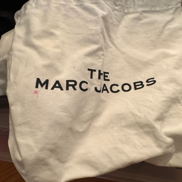 Marc Jacobs Stylish Cream and Black Crossbody Bag - Picture 12 of 14